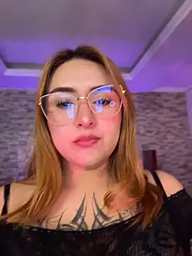Snapshot of vanesaa_blake chatting on 05/05/26, 03:25 vanesaa blake online show from 05/05/26, 03:25