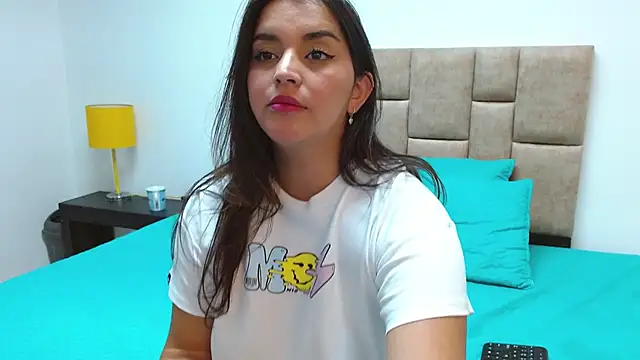 Snapshot of RubyReyes chatting on 09/18/25, 03:03 RubyReyes online show from 09/18/25, 03:03