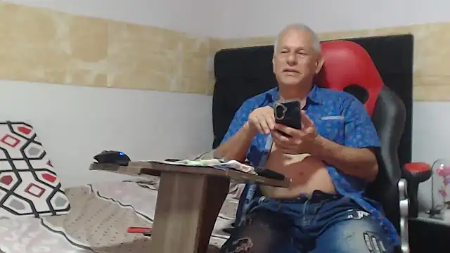 Snapshot of VALENTINO1983_ chatting on 10/10/25, 01:48 VALENTINO1983 online show from 10/10/25, 01:48