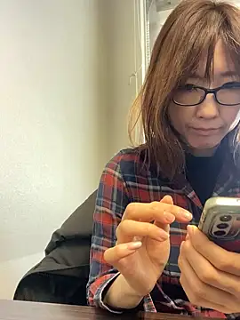 Love me Eri  online show from 12/22/25, 12:40