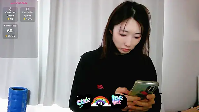 Snapshot of Love_me_Eri_ chatting on 01/10/26, 12:23 Love me Eri online show from 01/10/26, 12:23