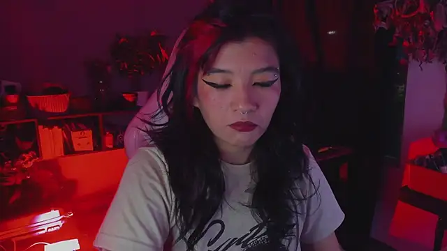 Snapshot of annie_walker6 chatting on 11/25/25, 03:17 annie walker6 online show from 11/25/25, 03:17