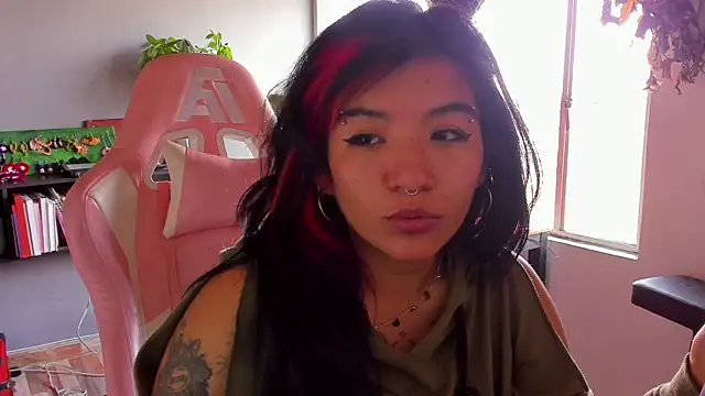 Snapshot of annie_walker6 chatting on 12/15/25, 06:45 annie walker6 online show from 12/15/25, 06:45