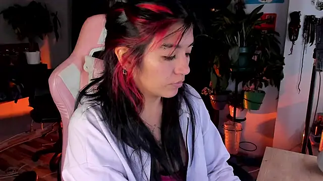 Snapshot of annie_walker6 chatting on 02/07/26, 03:43 annie walker6 online show from 02/07/26, 03:43