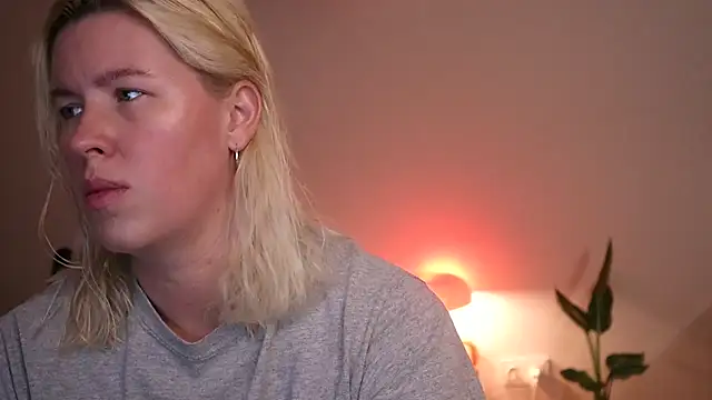 moonamii online show from 12/10/24, 02:17