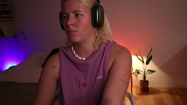 moonamii online show from 01/09/25, 09:26