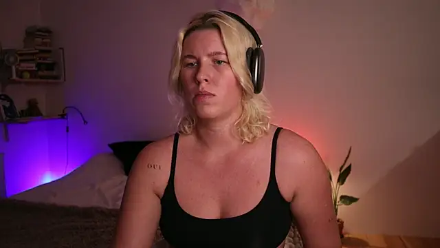 moonamii online show from 01/28/25, 06:49