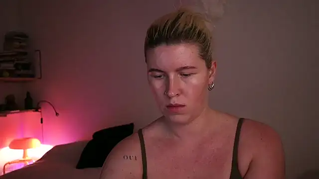 moonamii online show from 02/18/25, 07:52