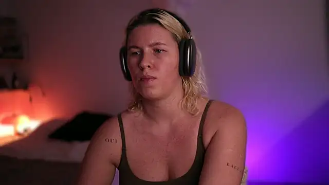 moonamii online show from 02/27/25, 07:15