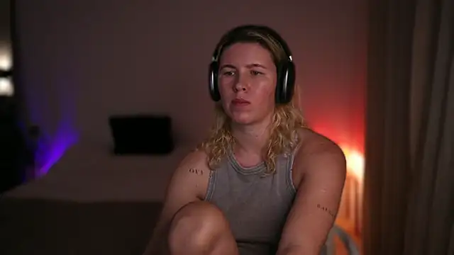 moonamii online show from 09/15/25, 04:40