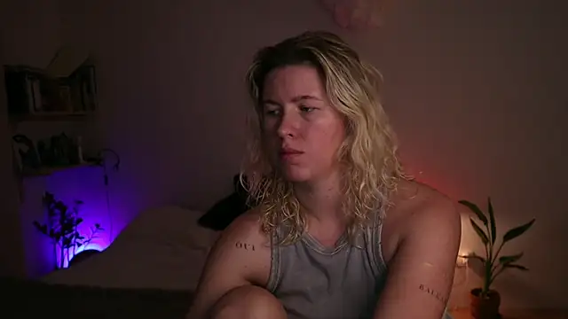 moonamii online show from 09/26/25, 04:22