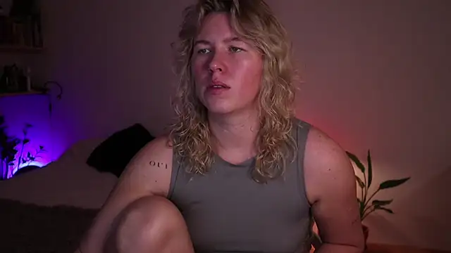 moonamii online show from 10/16/25, 04:41