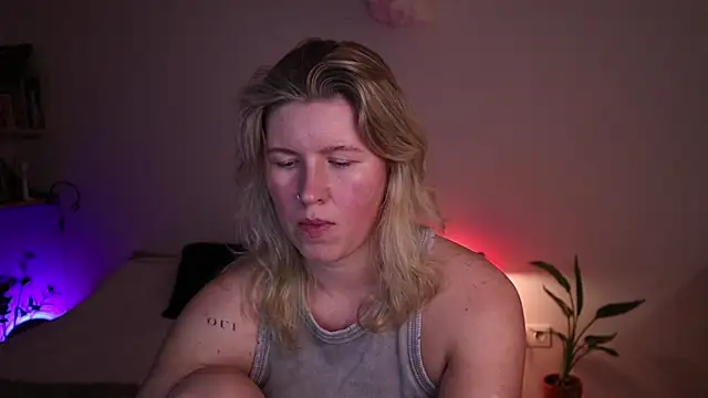 moonamii online show from 10/20/25, 04:29