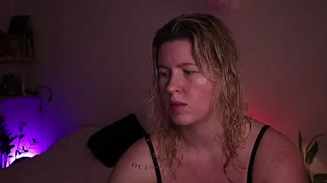 moonamii online show from 11/06/25, 06:09