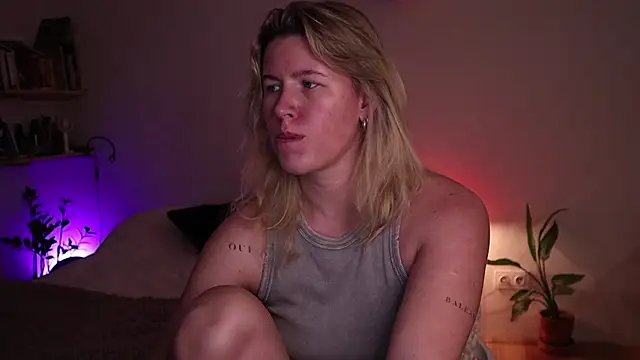 moonamii online show from 11/12/25, 07:24