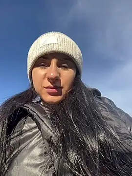 Snapshot of JenniferEdith chatting on 12/17/24, 12:11 JenniferEdith online show from 12/17/24, 12:11