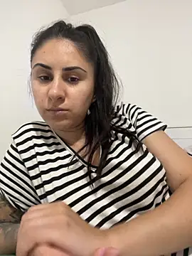 Snapshot of JenniferEdith chatting on 09/11/25, 05:02 JenniferEdith online show from 09/11/25, 05:02