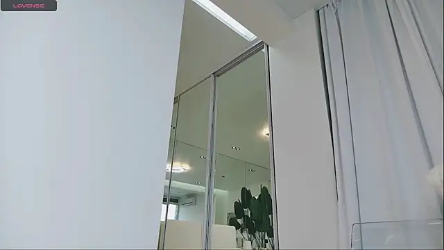 Snapshot of wowEva chatting on 03/20/25, 08:20 wowEva online show from 03/20/25, 08:20