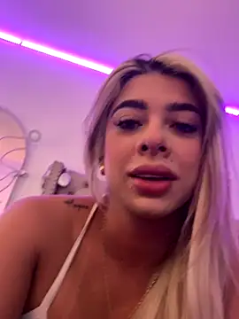 Snapshot of Zoevegass chatting on 09/11/25, 04:18 Zoevegass online show from 09/11/25, 04:18