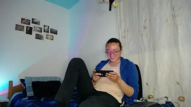 Snapshot of monkeywillwhite chatting on 02/19/26, 03:02 monkeywillwhite online show from 02/19/26, 03:02