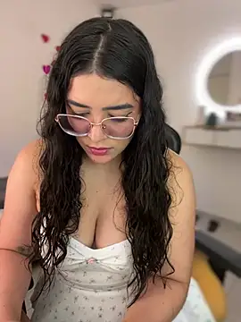 Snapshot of Lia_flowers chatting on 02/14/26, 11:12 Lia flowers online show from 02/14/26, 11:12