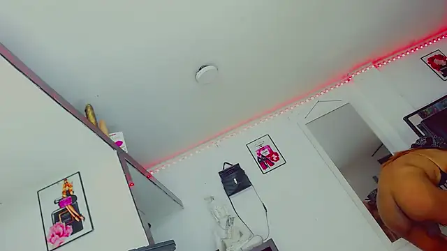 candy kendall online show from 10/30/25, 08:49