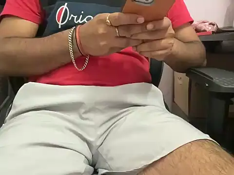 Snapshot of insanefreak69 chatting on 12/04/25, 04:44 insanefreak69 online show from 12/04/25, 04:44