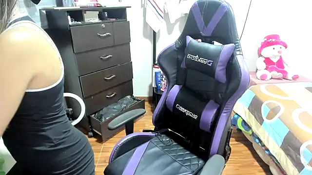 LuisaReyes 2911 online show from 12/16/24, 01:21