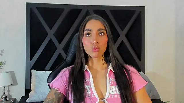Snapshot of KAYLA_BATISTA chatting on 07/01/26, 12:01 KAYLA BATISTA online show from 07/01/26, 12:01