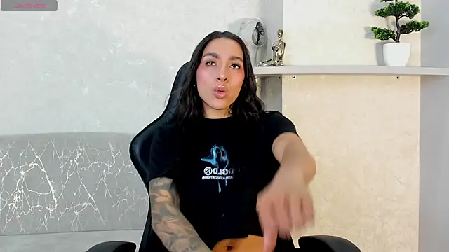Snapshot of KAYLA_BATISTA chatting on 07/12/26, 01:35 KAYLA BATISTA online show from 07/12/26, 01:35