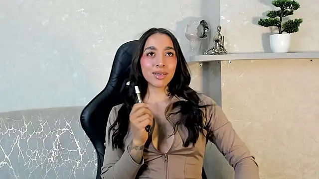 Snapshot of KAYLA_BATISTA chatting on 07/16/26, 10:49 KAYLA BATISTA online show from 07/16/26, 10:49