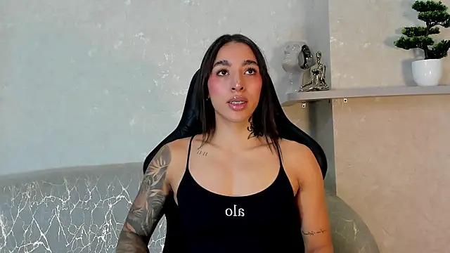 Snapshot of KAYLA_BATISTA chatting on 07/19/26, 03:05 KAYLA BATISTA online show from 07/19/26, 03:05