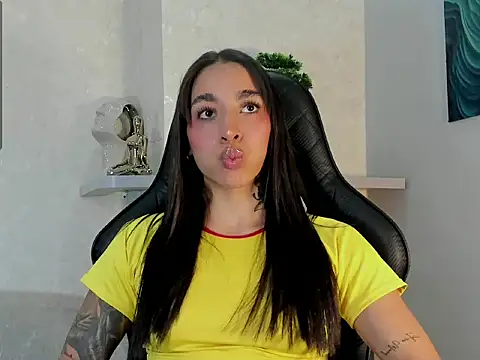 Snapshot of KAYLA_BATISTA chatting on 07/29/26, 11:58 KAYLA BATISTA online show from 07/29/26, 11:58