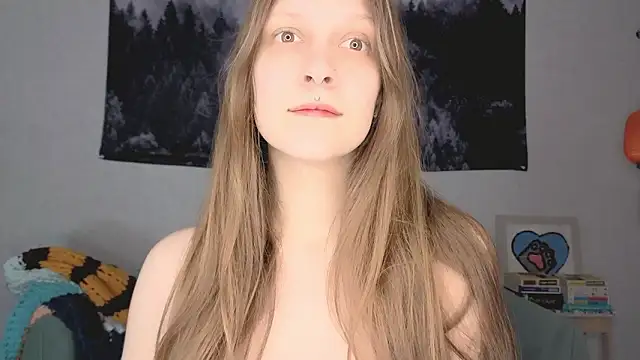 Snapshot of SolarAlice chatting on 03/10/26, 04:56 SolarAlice online show from 03/10/26, 04:56