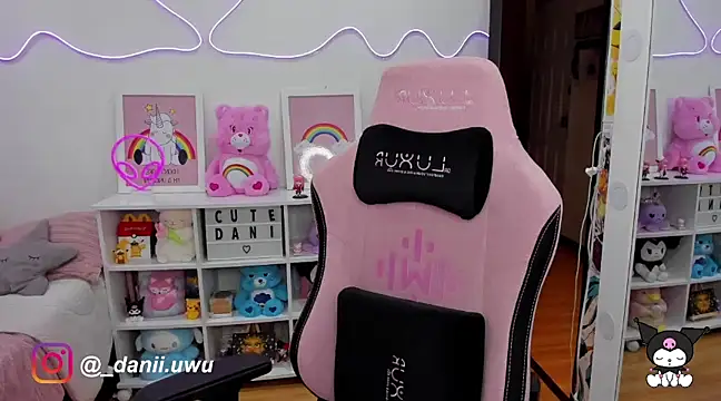 Snapshot of CuteDani_ chatting on 03/03/25, 08:16 CuteDani online show from 03/03/25, 08:16