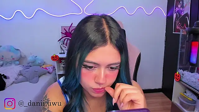 Snapshot of CuteDani_ chatting on 10/10/25, 08:35 CuteDani online show from 10/10/25, 08:35