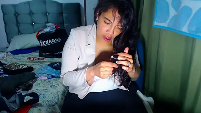 Snapshot of AmaraRoberts420 chatting on 01/15/26, 05:01 AmaraRoberts420 online show from 01/15/26, 05:01