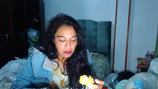 Snapshot of AmaraRoberts420 chatting on 01/17/26, 06:29 AmaraRoberts420 online show from 01/17/26, 06:29