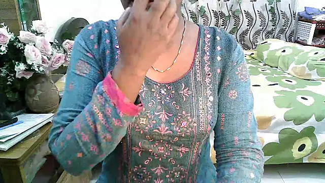 Snapshot of esita_1212 chatting on 02/23/25, 01:53 esita 1212 online show from 02/23/25, 01:53