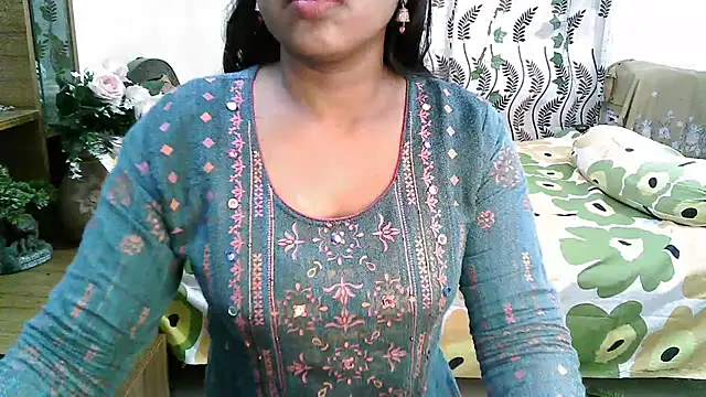 Snapshot of esita_1212 chatting on 02/25/25, 10:26 esita 1212 online show from 02/25/25, 10:26