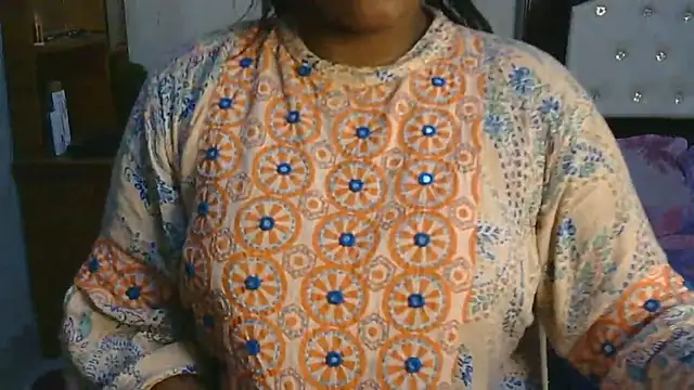 Snapshot of esita_1212 chatting on 01/13/26, 04:18 esita 1212 online show from 01/13/26, 04:18