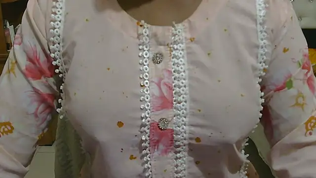 Snapshot of esita_1212 chatting on 03/06/26, 01:35 esita 1212 online show from 03/06/26, 01:35