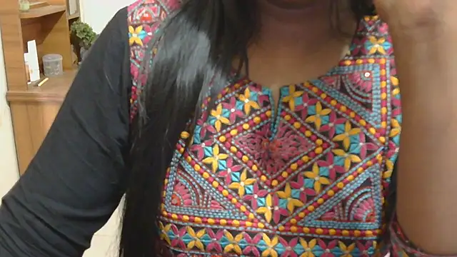 Snapshot of esita_1212 chatting on 03/18/26, 04:15 esita 1212 online show from 03/18/26, 04:15