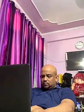 Dick 6inches online show from 11/08/25, 09:09