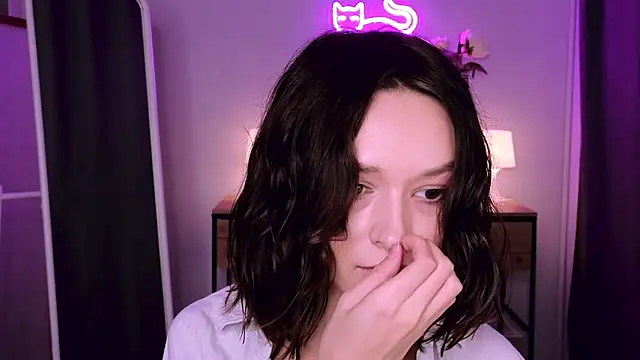 Snapshot of VivianLy_ chatting on 02/02/25, 12:35 VivianLy online show from 02/02/25, 12:35