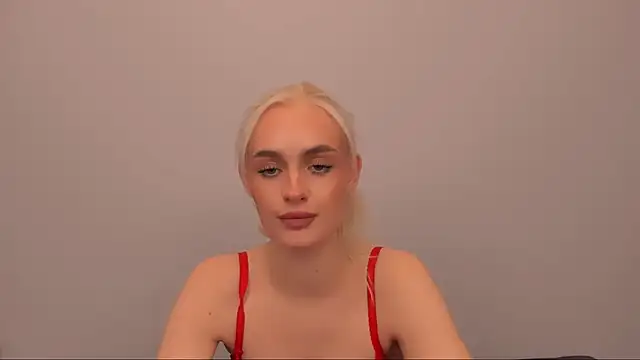 OliviaKisss online show from 12/17/25, 07:20