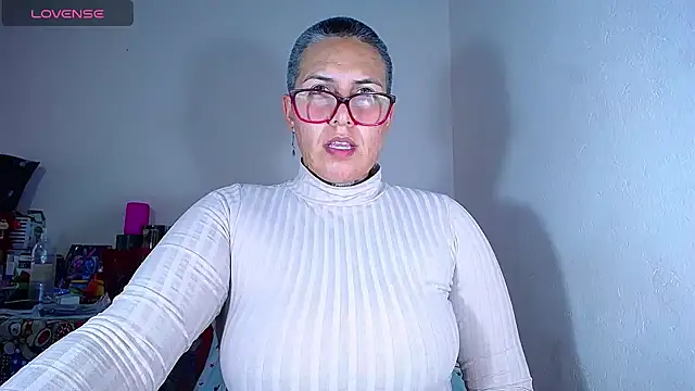 Snapshot of Yessi_rousse chatting on 12/19/24, 10:21 Yessi rousse online show from 12/19/24, 10:21