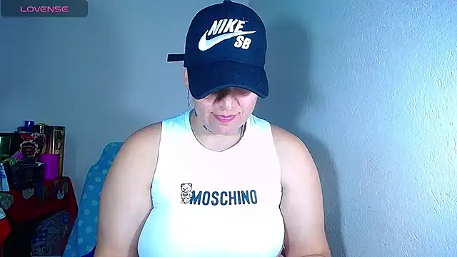 Snapshot of Yessi_rousse chatting on 12/27/24, 03:53 Yessi rousse online show from 12/27/24, 03:53