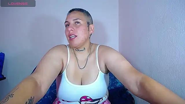 Snapshot of Yessi_rousse chatting on 01/22/25, 05:06 Yessi rousse online show from 01/22/25, 05:06