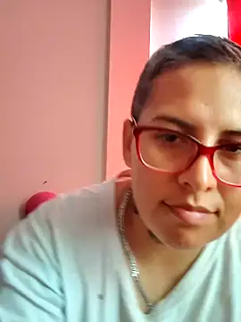 Snapshot of Yessi_rousse chatting on 02/14/25, 06:23 Yessi rousse online show from 02/14/25, 06:23